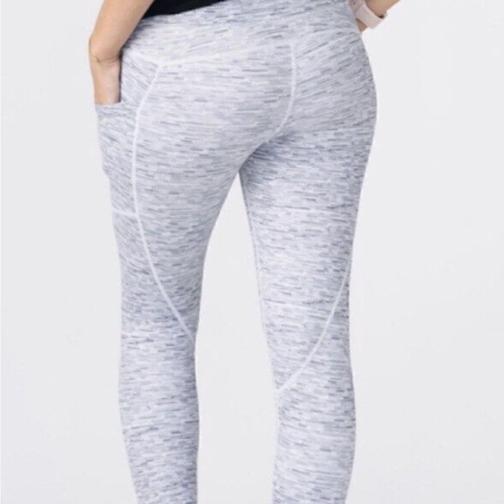 NWOT ZYIA ACTIVE 7/8 22" Inseam Leggings Gray Size 4